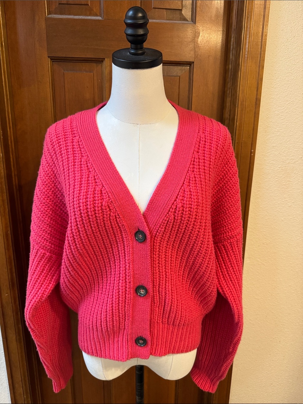 Frame Chunky V-Neck Cardigan in Hot Pink